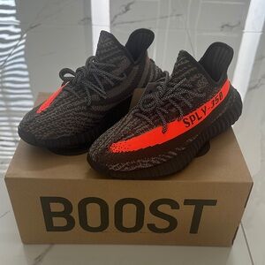 NEW* Adidas Yeezy Boost 350 V2 Size 9